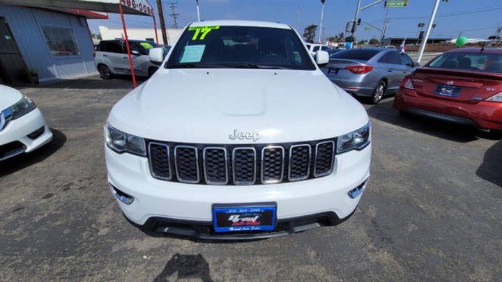 $16995 : 2017 Grand Cherokee Laredo image 2