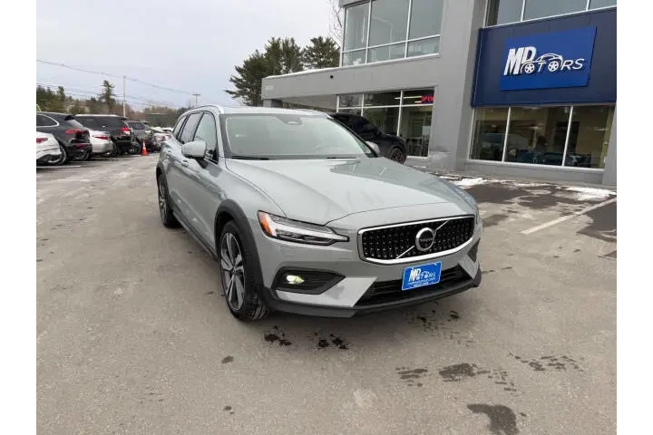 $34999 : 2025 V60 Cross Country B5 Plus image 4