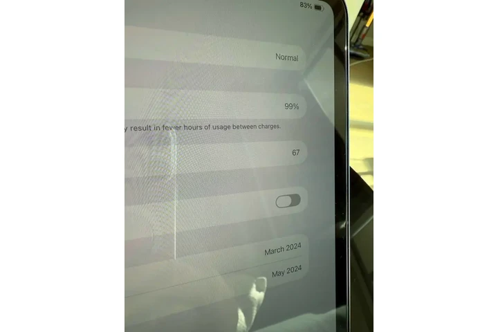 $800 : Like new iPad Pro 13” M4 7th g image 5