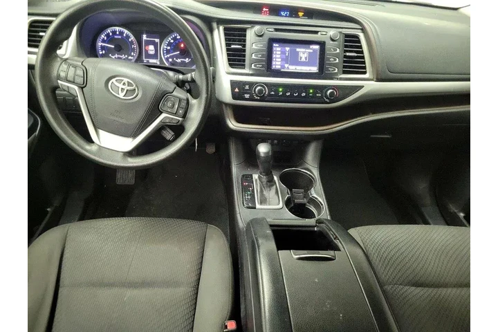 $21998 : Toyota Highlander 2018 LE 4d image 9