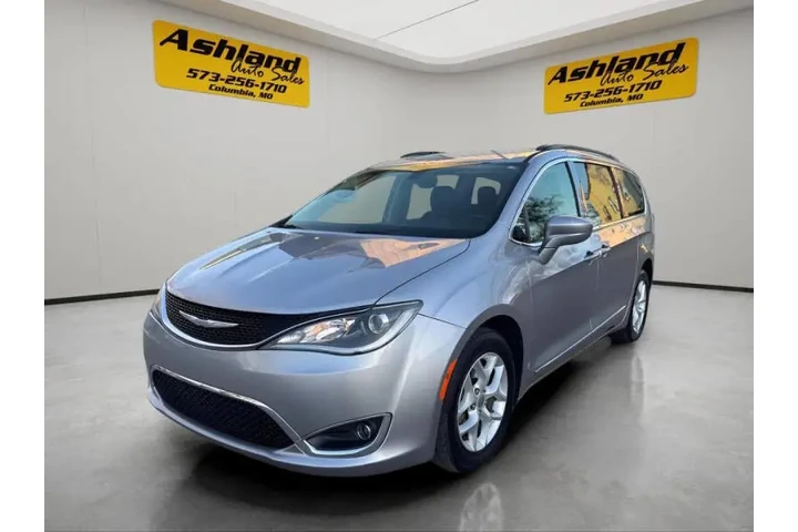 $10900 : 2017 Pacifica Touring-L image 2
