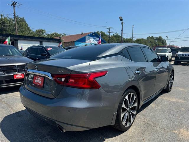 $17499 : 2017 Maxima 3.5 SR image 6