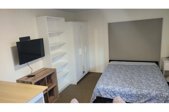 $1250 : DOWNEY/SE RENTA Cuarto/Estudio image 8