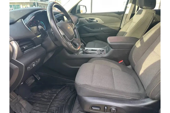 $15995 : 2019 Traverse LT Cloth image 9