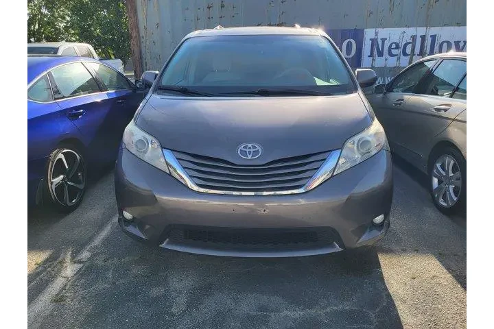 $9951 : Toyota Sienna 2012 XLE 7-Pas image 2