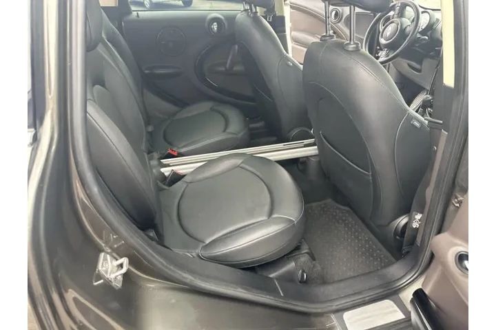 2011 MINI Cooper Countryman S image 6