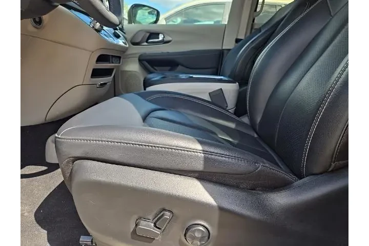 $30223 : Chrysler Pacifica 2024 Touri image 5