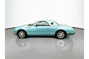 $21992 : Ford Thunderbird 2002 Deluxe thumbnail