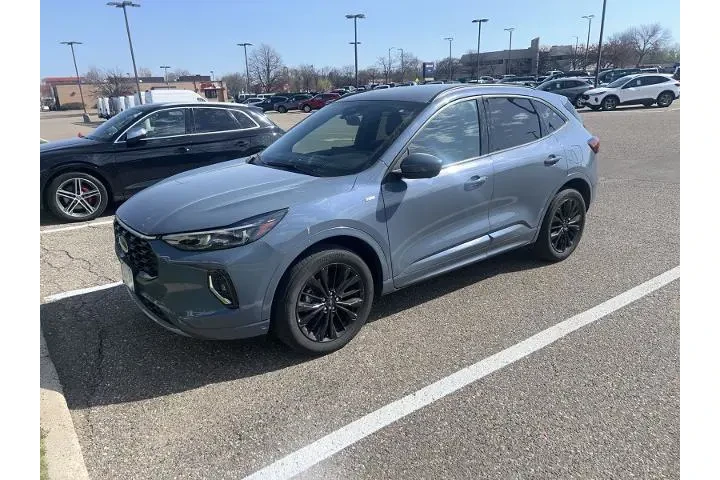 $28520 : Ford Escape 2023 AWD ST-Line image 2