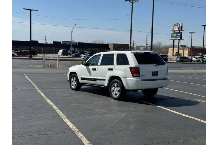 $5500 : 2006 Grand Cherokee Laredo image 3