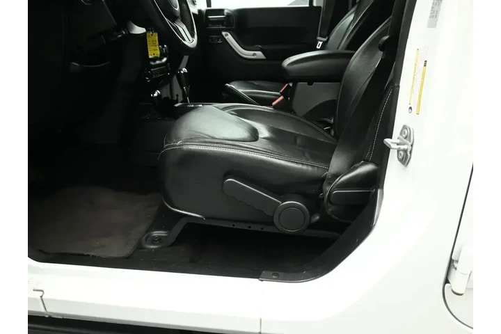 $19985 : Jeep Wrangler Unlimited 2016 image 9