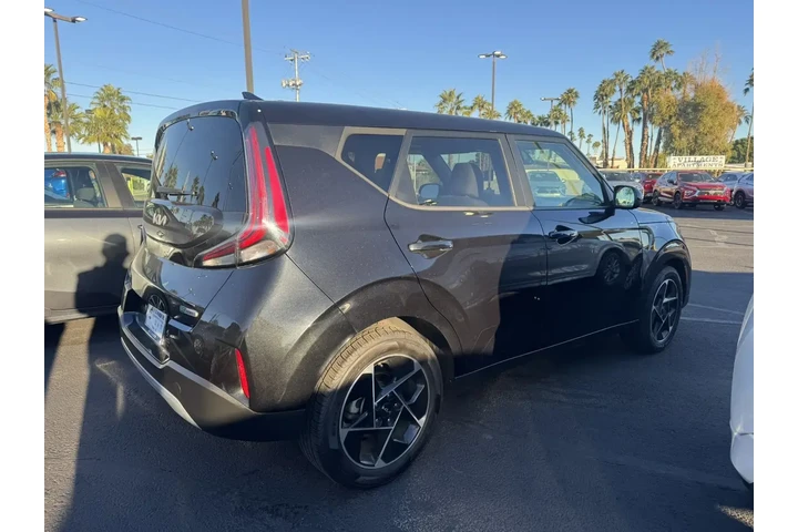 $16544 : Kia Forte 2023 LX 4dr Sedan image 5