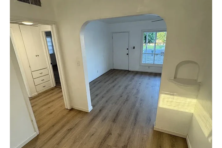 $1850 : This 2 Bedroom 1 Bathroom Dwel image 5