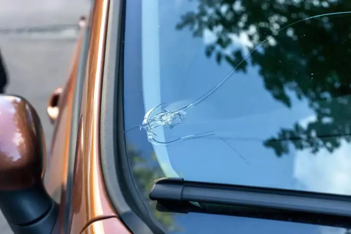 $200 : Windshield image 3