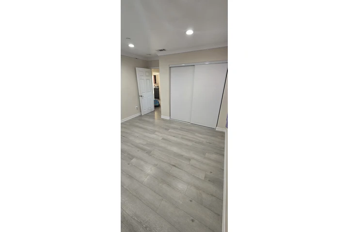 $1100 : SE RENTA CUARTO image 1