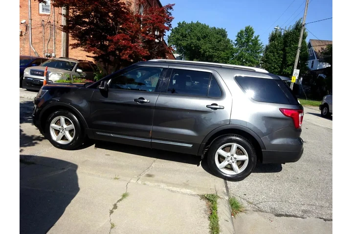 $8900 : 2017 Explorer XLT 4WD image 7