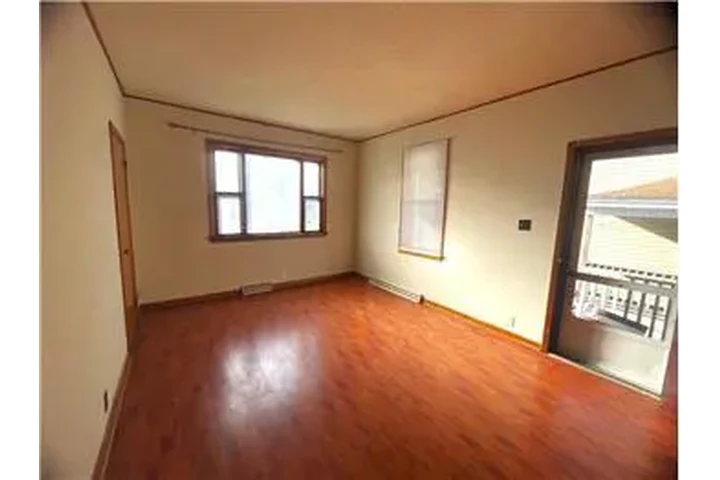 $600 : Rental property with 1 bedro image 5