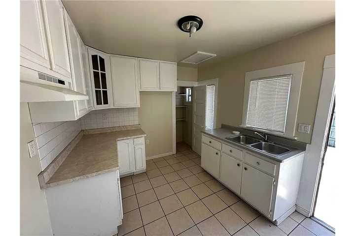 $3500 : Excellent Potential House image 5