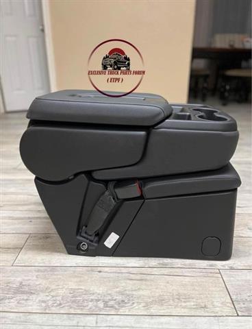 $300 : 2019-2023 gmc/chevy jumpseat image 3