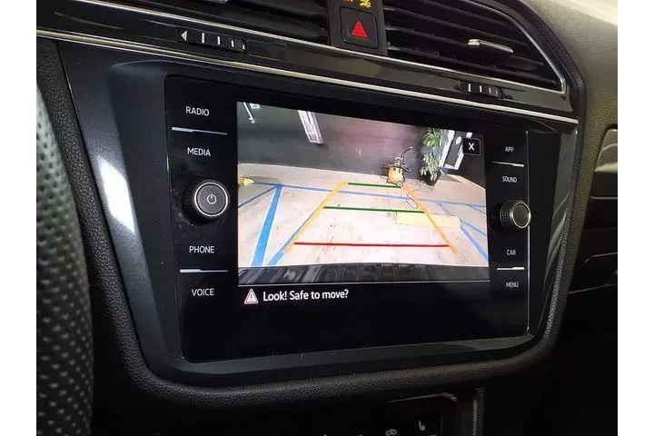 $23998 : Volkswagen Tiguan 2023 SE R- image 9