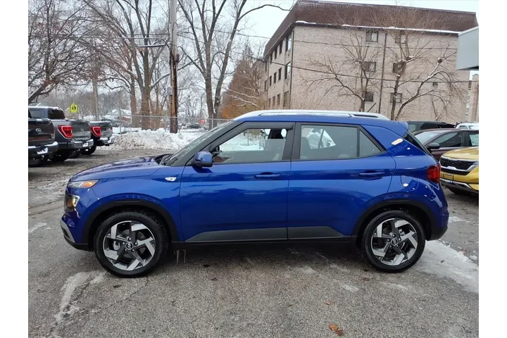 $22480 : Hyundai VENUE 2023 SEL 4dr C image 5