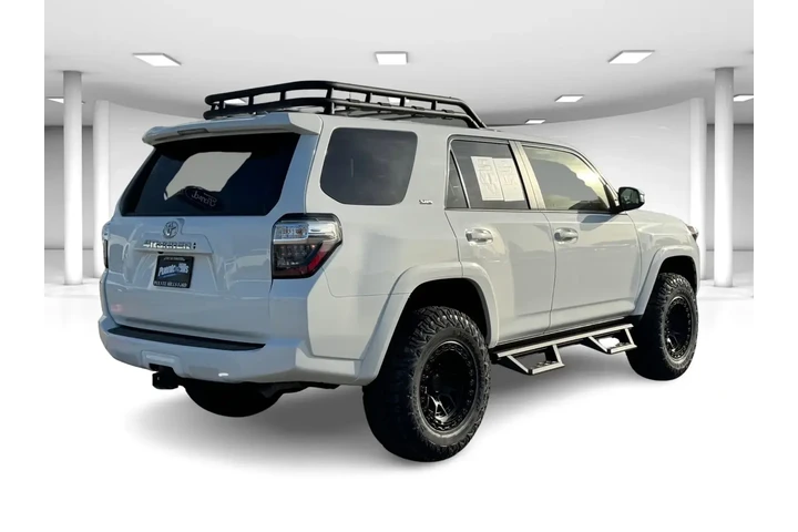 $39994 : Toyota 4Runner 2024 4x2 SR5 image 4