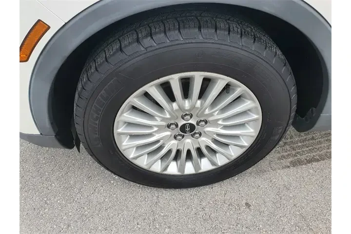 $22490 : Lincoln Nautilus 2019 4dr SU image 9