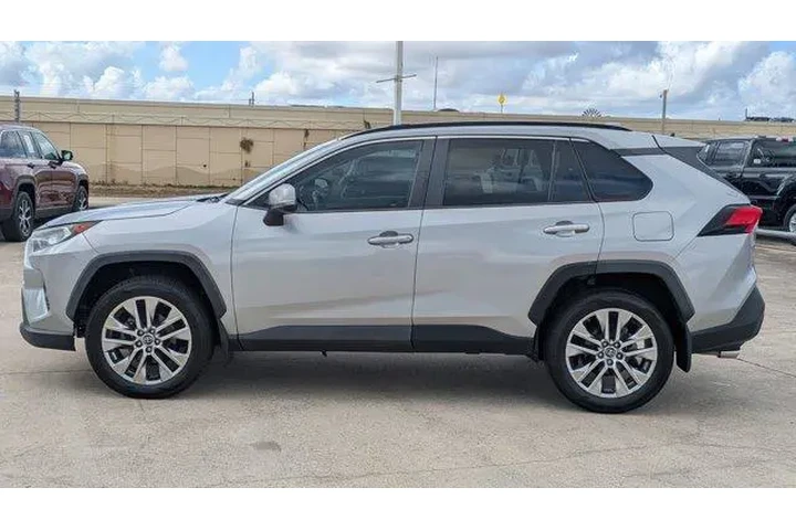 $18000 : Toyota RAV4 2019 XLE Premium image 6