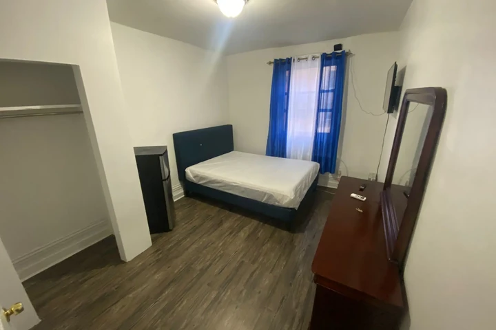 $200 : Rooms for rent Apt NY.1225 image 6