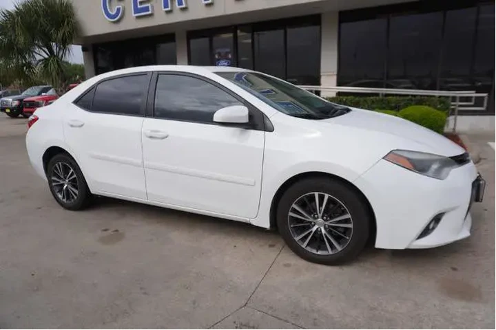 $13988 : Toyota Corolla 2016 S 4dr Se image 1