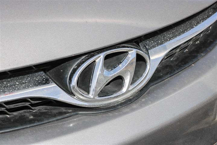 $9300 : Pre-Owned 2013 Hyundai Elantr image 10