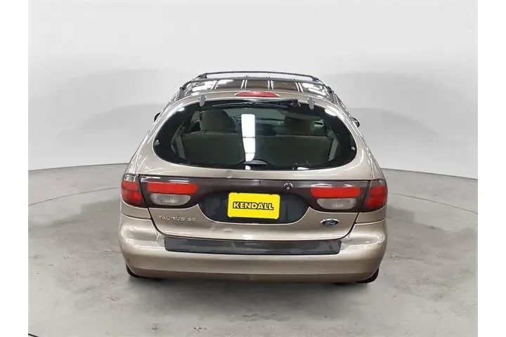 $3261 : Ford Taurus 2002 SE 4dr Wago image 4