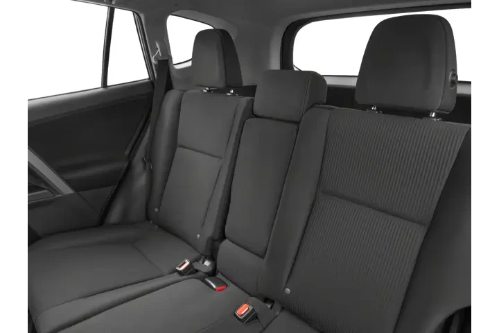 $20984 : 2018 RAV4 LE image 9