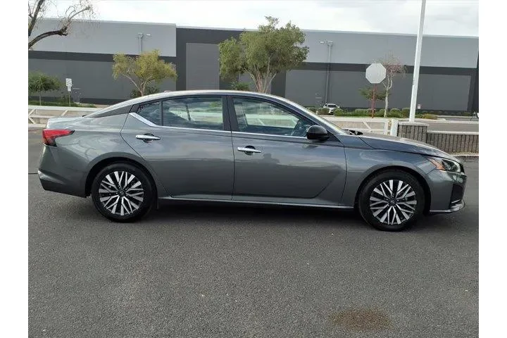 $19699 : Nissan Altima 2024 2.5 SV 4d image 6