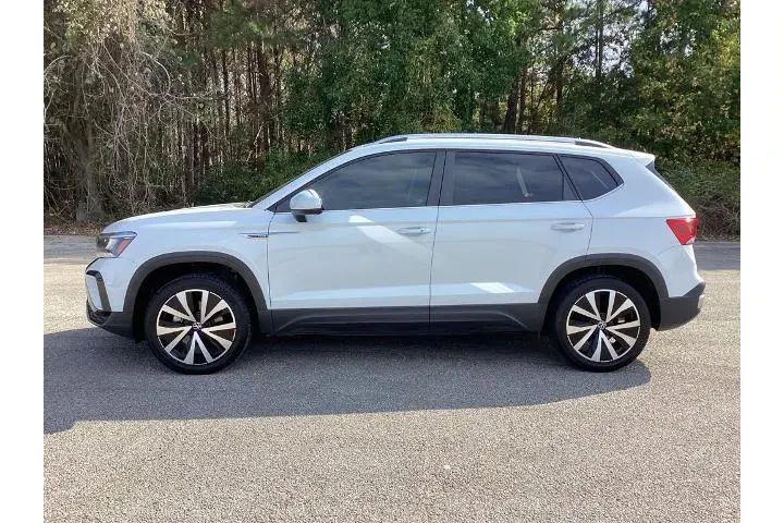 Volkswagen Taos 2022 SE 4dr image 6