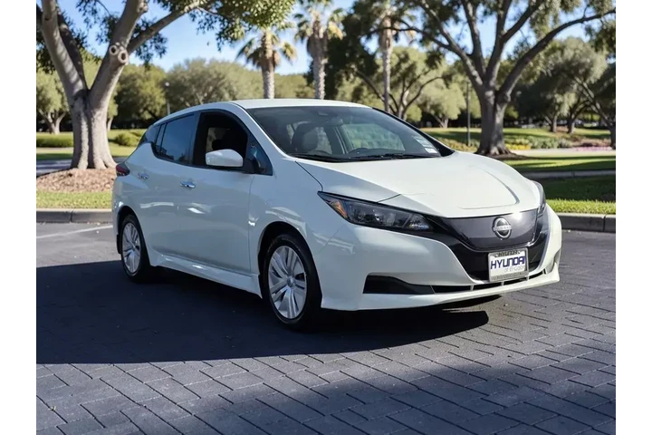 $13532 : Nissan LEAF 2023 S 4dr Hatch image 4
