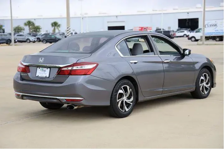 $14248 : Honda Accord 2016 LX 4dr Sed image 8