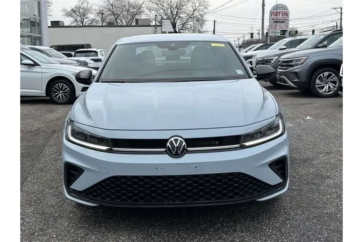 $22082 : Volkswagen Jetta 2025 Sport image 9