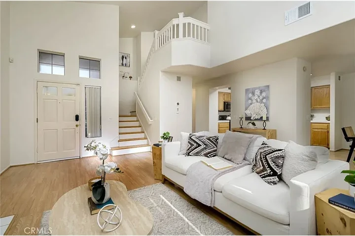 $2100 : 8314 E Quiet Canyon Ct, Anahei image 4