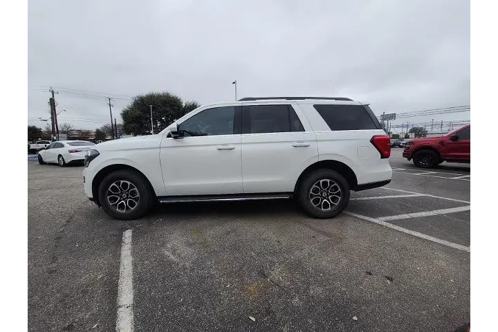 $39897 : Ford Expedition 2023 4x2 XLT image 4