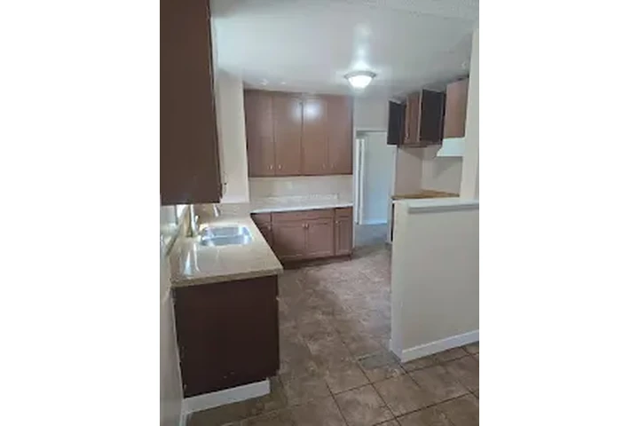 $2500 : CASA EN RENTA EN L.A. 90044 image 5