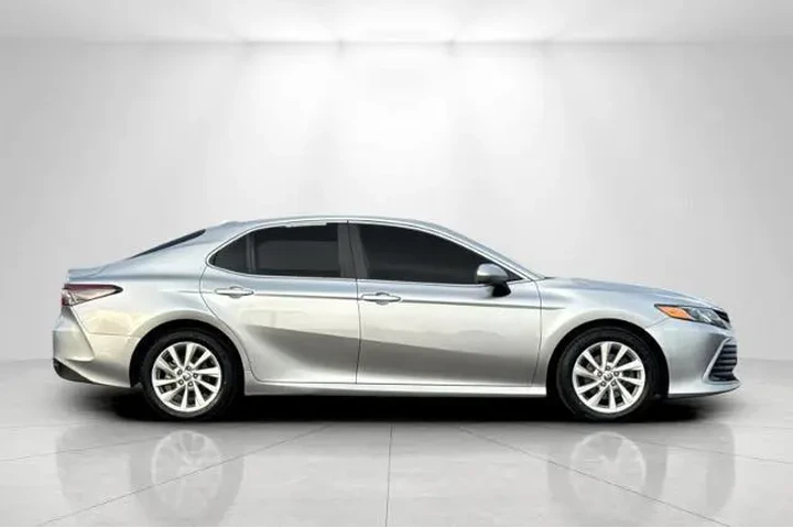 $18995 : Toyota Camry 2023 LE 4dr Sed image 2