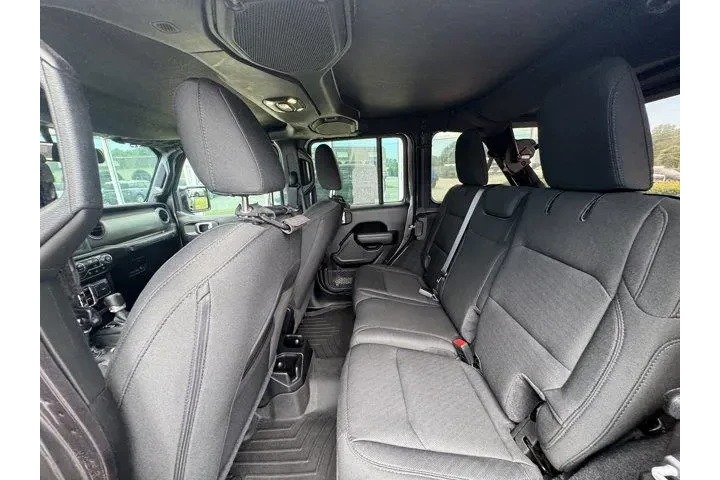 $26995 : Jeep Wrangler Unlimited 2021 image 9