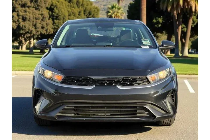 $16900 : Kia Forte 2023 LXS 4dr Sedan image 3