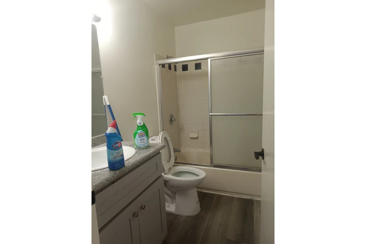 $1300 : Rento recamara image 4