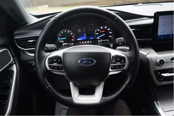 $28000 : Ford Explorer 2022 AWD XLT 4 image 4