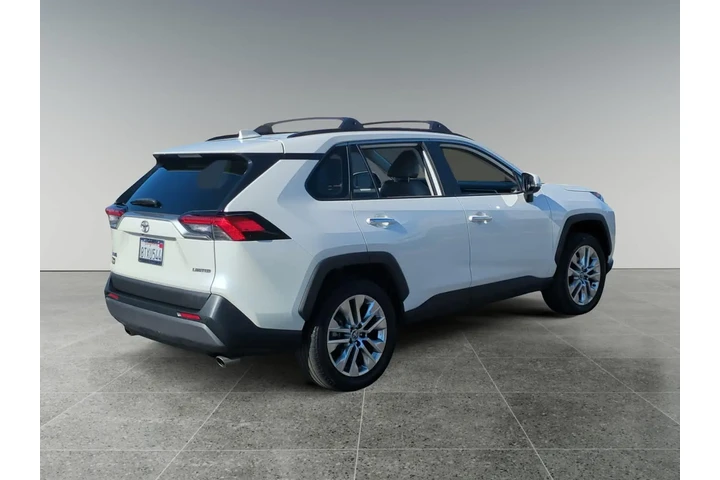 $32806 : Toyota RAV4 2021 Limited 4dr image 5