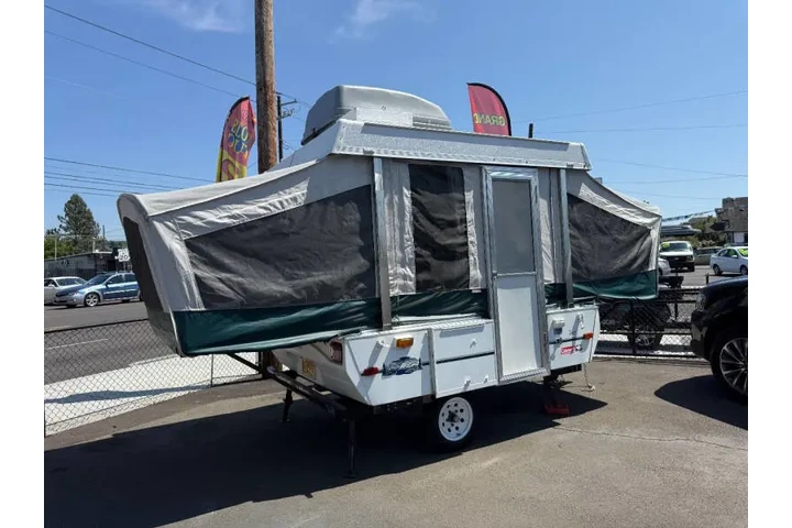 $3850 : 2004 Fleetwood RV Coleman Taos image 3