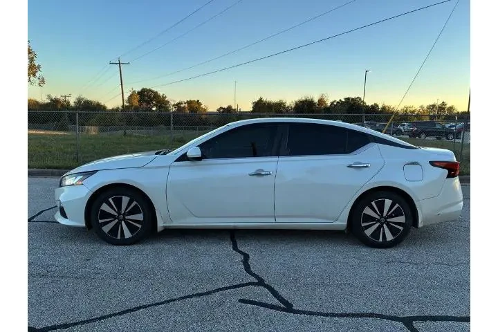 $15000 : Nissan Altima 2022 2.5 SV 4d image 2