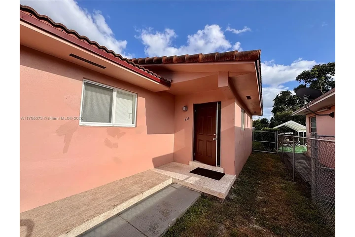 $900 : 2 dormitorios 1 baño unidad image 1